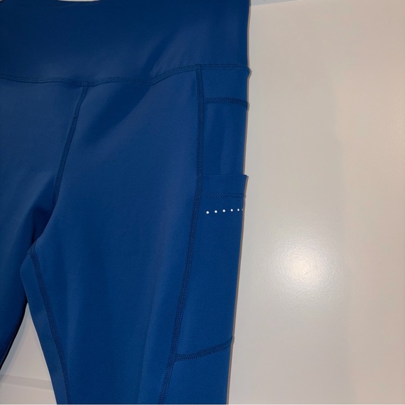 Zyia Blue Reflective Pocket Light n Tight Hi-Rise 7/8 Leggings Sz 6-8 - Picture 4 of 6